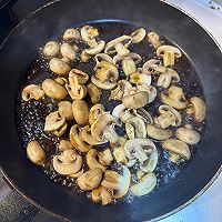 松茸白灼汁蘑菇青菜的做法图解5
