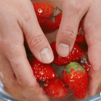 草莓酸奶慕斯【宝宝辅食】的做法图解2