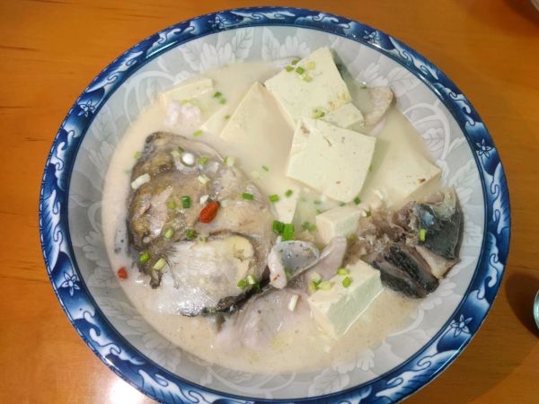 鱼头豆腐汤