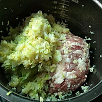 白菜猪肉饺子（附饺子包法）的做法图解3