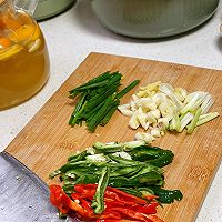 五花肉炒豆芽的做法图解3
