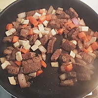安格斯黑椒牛肉粒配鸡腿菇胡萝卜的做法图解10