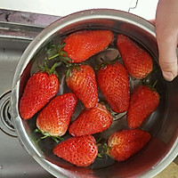 草莓奶昔的做法图解2