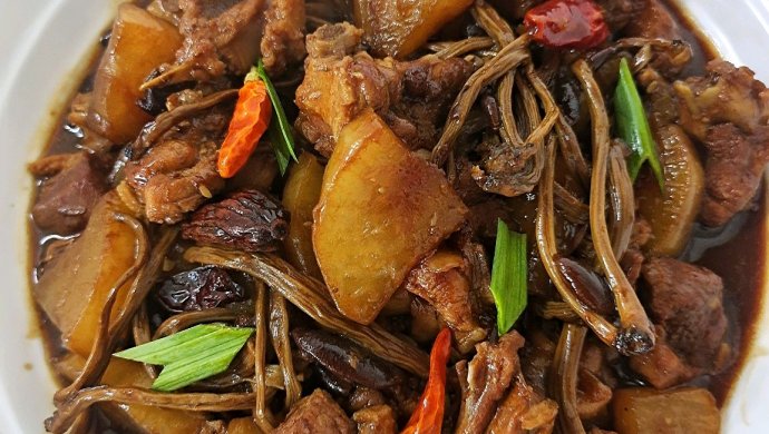 连汤汁都下饭的萝卜闷鸭
