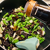 春天食补❤️山药芦笋炒木耳的做法图解10