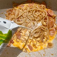 #享时光浪漫 品爱意鲜醇#酸奶油洋葱火腿鸡蛋意面的做法图解12