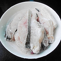 暖和煲仔菜--豉香腐竹鱼煲的做法图解2