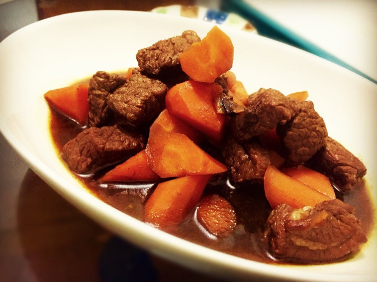 红烧牛腩+肉汁米饭（附炒糖色方法）——肉食·一人食的做法