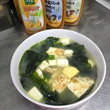 #给年味整点鲜的#裙带菜豆腐汤