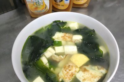 裙带菜豆腐汤