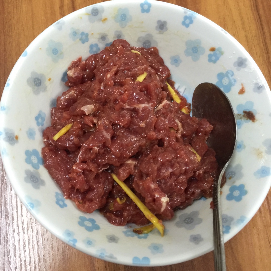 紫苏酸笋牛肉怎么做_紫苏酸笋牛肉的做法_柳絮小厨_豆果美食
