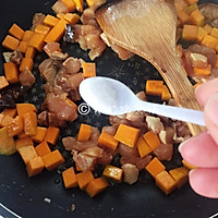 南瓜鸡胸香菇焖饭的做法图解9