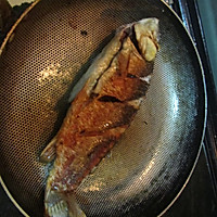 豆腐蘑菇炖鲫鱼的做法图解5