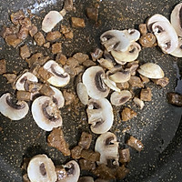 口蘑牛肉炝锅面的做法图解3