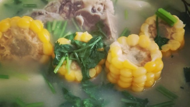 清淡养生的玉米山药排骨汤的做法