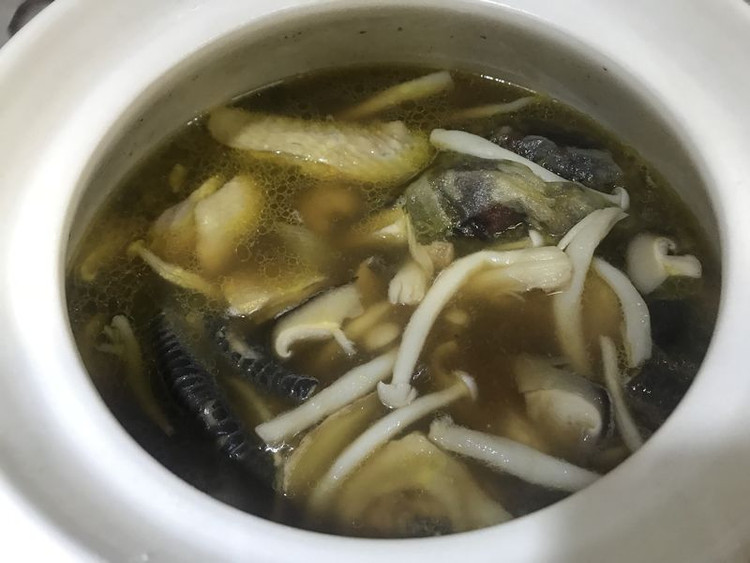 白玉菇炖鸡汤的做法