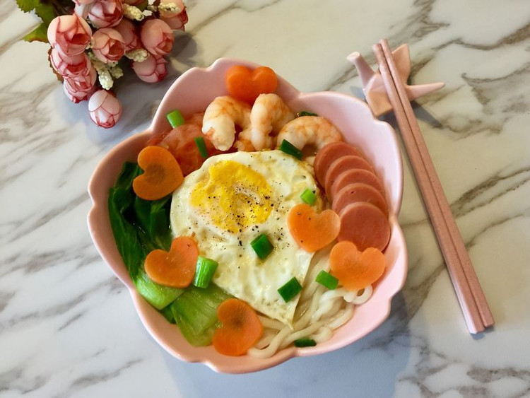 爱心什锦鸡蛋面的做法