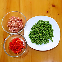豌豆肉沫的做法图解1