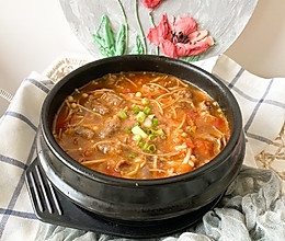 砂锅番茄味肥牛汤的做法