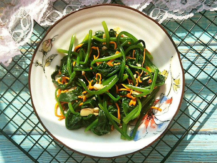 鲜虫草花拌菠菜的做法