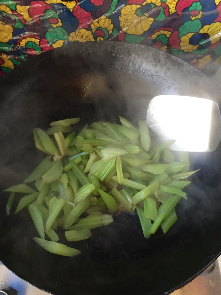 芹菜炒香干的做法图解3