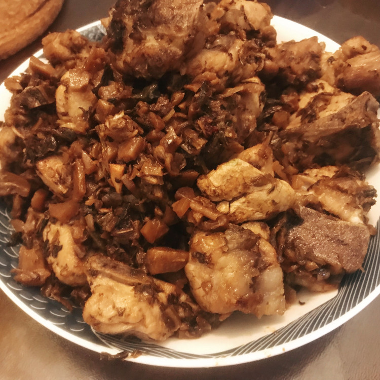 咸菜炒排骨的做法
