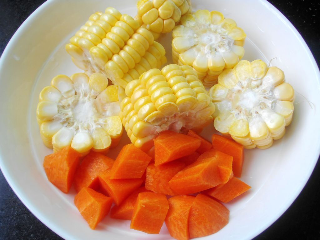 木瓜胡萝卜玉米瘦肉汤怎么做_木瓜胡萝卜玉米瘦肉汤的做法_缘豆儿_豆果美食