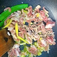 超级下饭之快手菜：青椒肉丝的做法图解1
