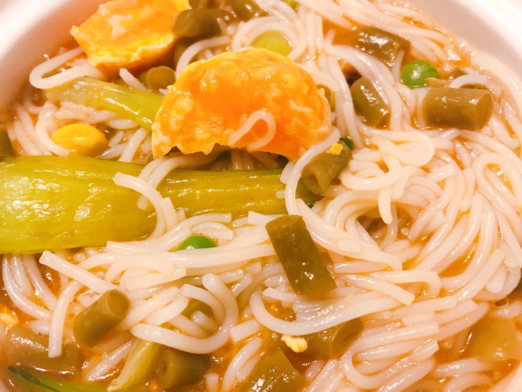 酸豆角汤米粉的做法