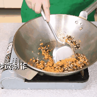 风靡街头的鸡翅包饭来咯，馋哭隔壁小孩儿的做法图解5