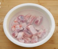 豉汁蒸排骨的做法图解1