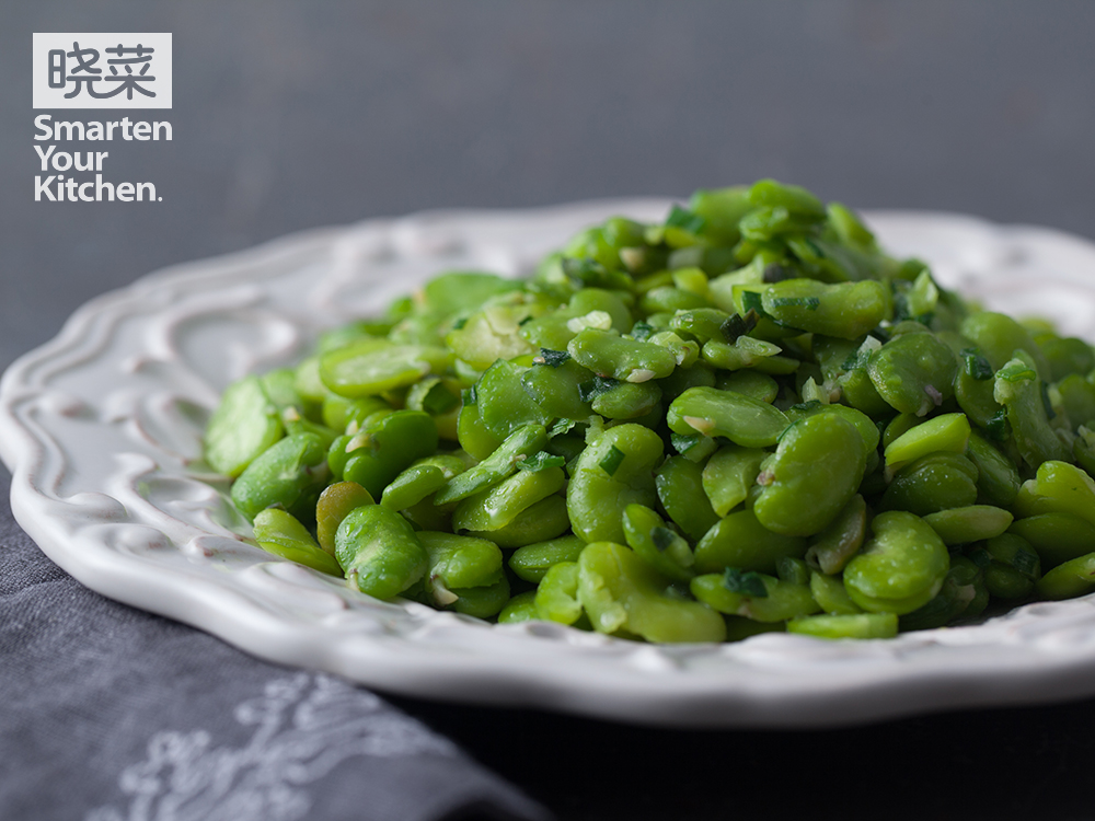 Broad bean with scallion oil