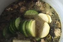 酸菜鱼汆肉丸的做法