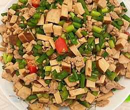 蒜苔豆干肉丁的做法