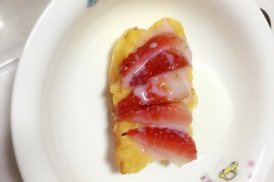 奶香草莓蛋糕