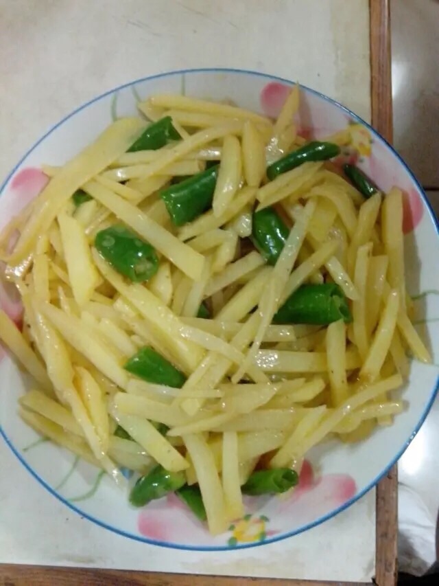 尖椒土豆条的做法图解1