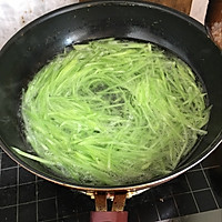 凉拌莴苣丝的做法图解1