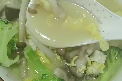 奶白色的蘑菇汤