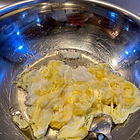 S炒饭(虾仁鸡蛋胡萝卜香葱炒饭)的做法图解2