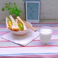 早餐：三明治+香蕉牛奶的做法图解5