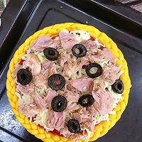 #西班牙橄榄西餐创意菜#西班牙黑橄榄金枪鱼披萨的做法图解17