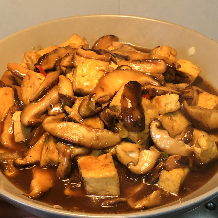 香菇炖豆腐的做法