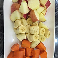 减肥排毒～胡萝卜苹果香蕉汁的做法图解1