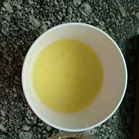 电饭锅蛋糕(๑• . •๑)的做法图解2