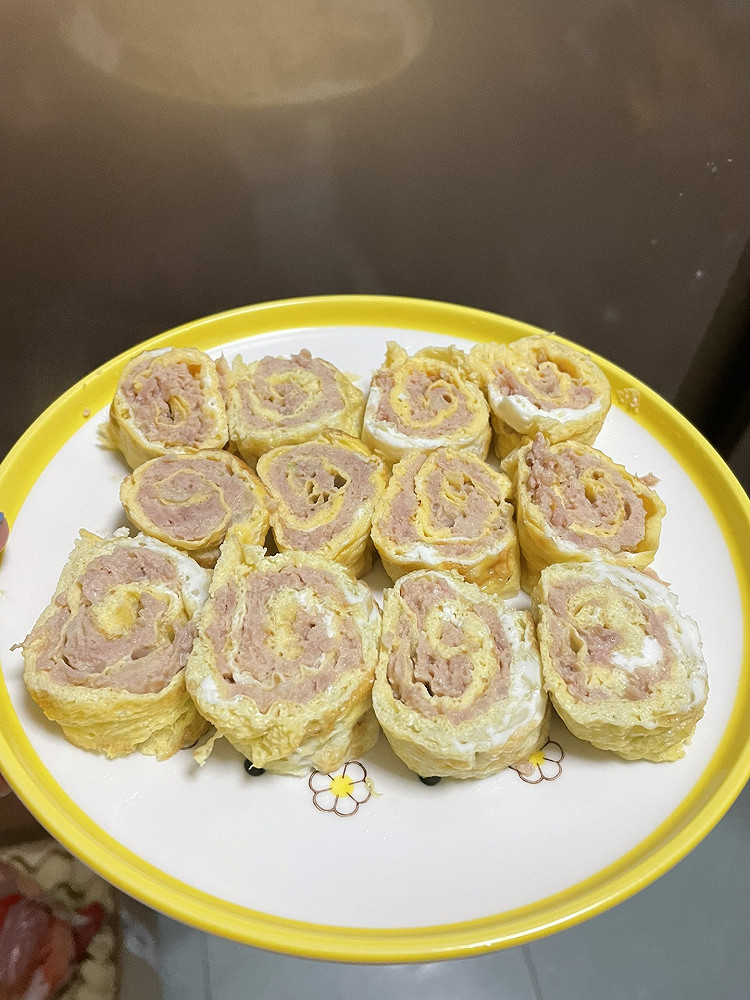 鸡蛋肉卷的做法