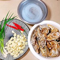 当季最鲜，好吃到掉舌头的蒜蓉粉丝生蚝来咯～的做法图解1
