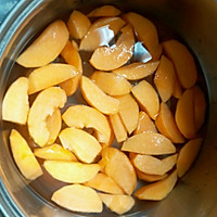 糖水黄桃罐头的做法图解3