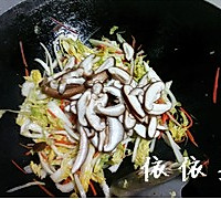 三丝炒大白菜的做法图解5