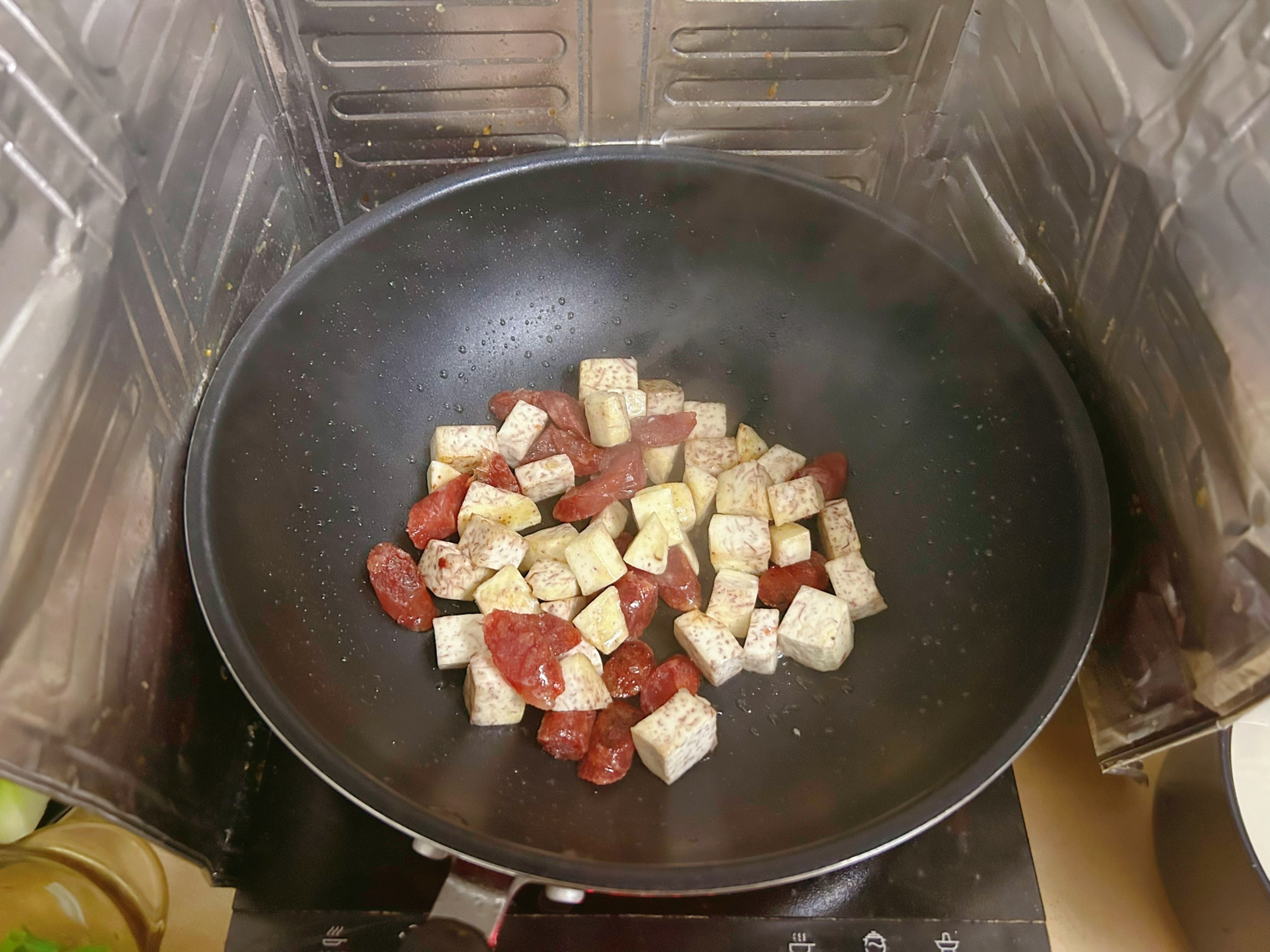 芋头腊肠饭怎么做_芋头腊肠饭的做法_豆果美食