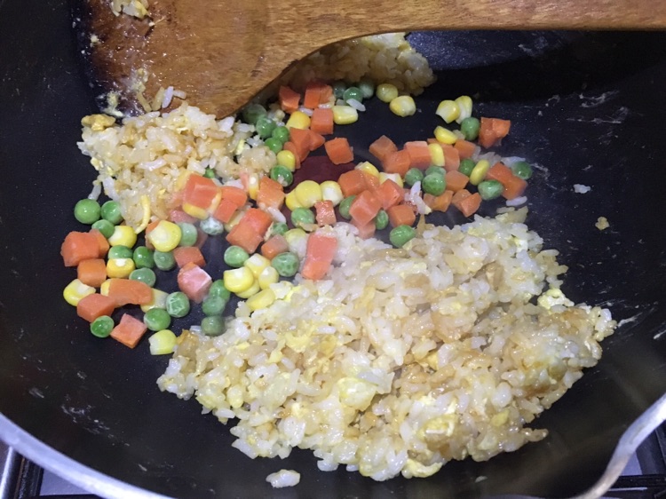 蛋炒饭#金龙鱼外婆乡小榨菜籽油#的做法图解5